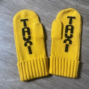Kate Spade Taxi Mittens